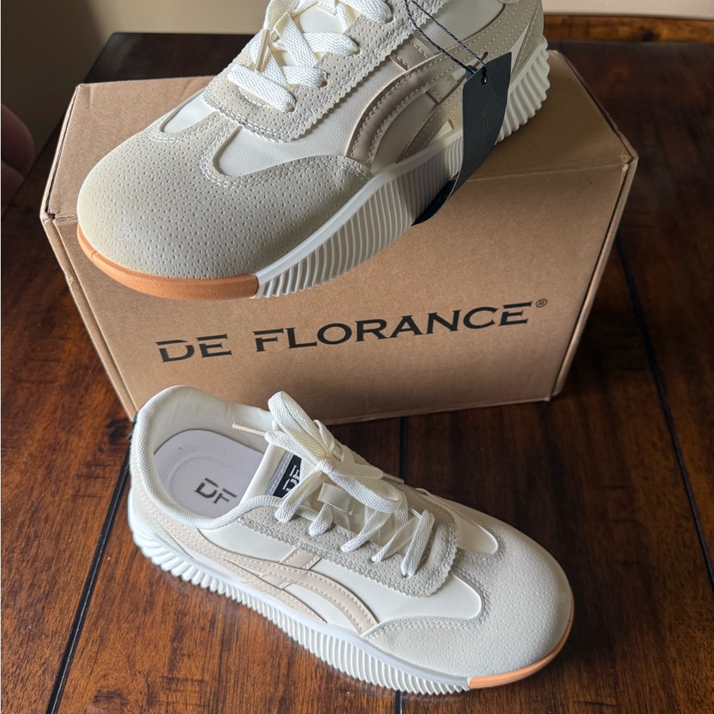 De Deflorance Women's Cream Sneakers
